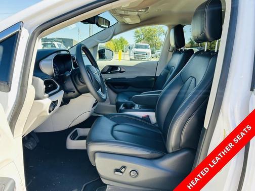 2024 Chrysler Pacifica Touring-L