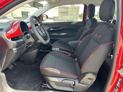 2024 FIAT 500e Base