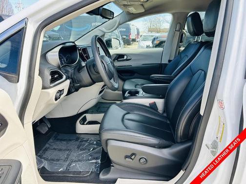 2024 Chrysler Pacifica Touring-L