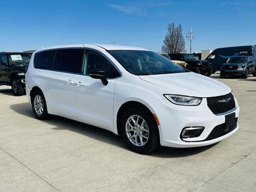 2024 Chrysler Pacifica Touring-L