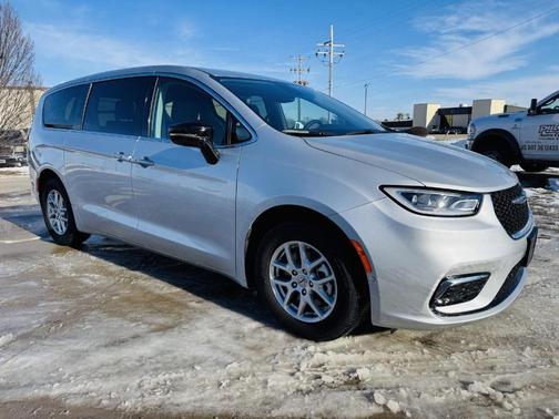 2024 Chrysler Pacifica Touring-L