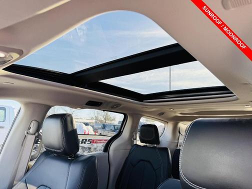 2024 Chrysler Pacifica Touring-L