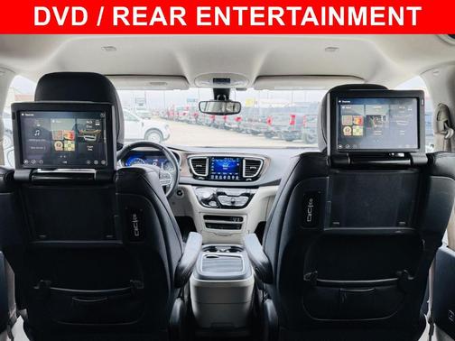 2017 Chrysler Pacifica Touring-L Plus