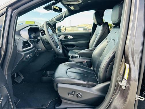 2022 Chrysler Pacifica Hybrid Touring L