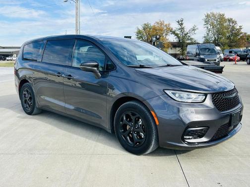 2022 Chrysler Pacifica Hybrid Touring L