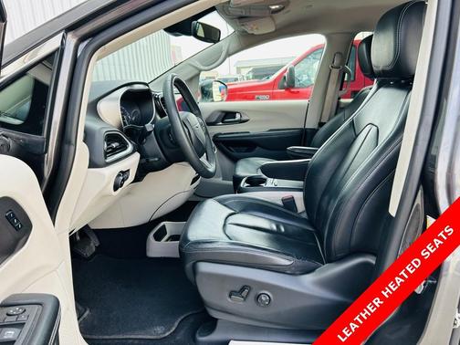 2022 Chrysler Pacifica Touring-L