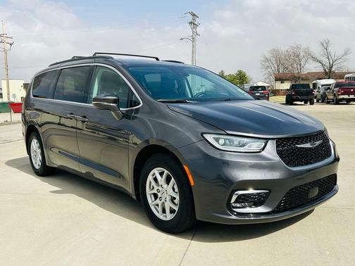 2022 Chrysler Pacifica Touring-L