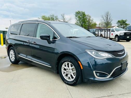2020 Chrysler Pacifica Touring-L