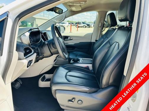 2023 Chrysler Pacifica Touring-L