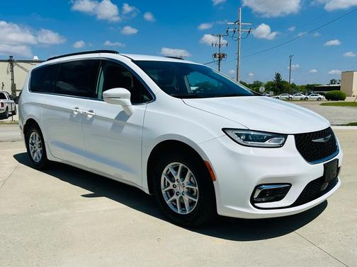 2022 Chrysler Pacifica Touring-L