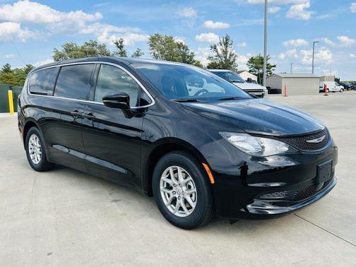 2026 Chrysler Voyager LX