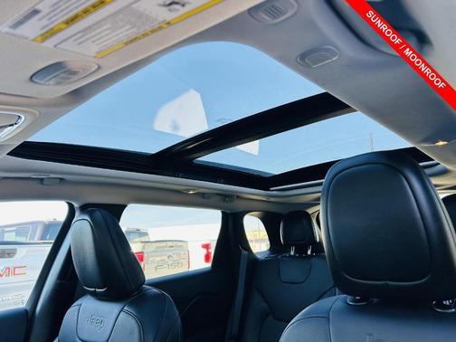 2022 Jeep Cherokee Latitude Lux