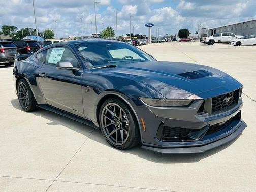2025 Ford Mustang Dark Horse