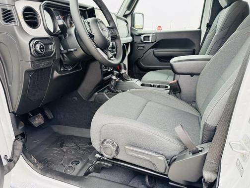 2026 Jeep Gladiator Sport