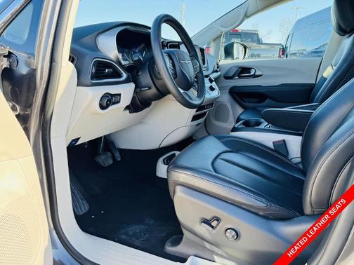 2023 Chrysler Pacifica Touring-L