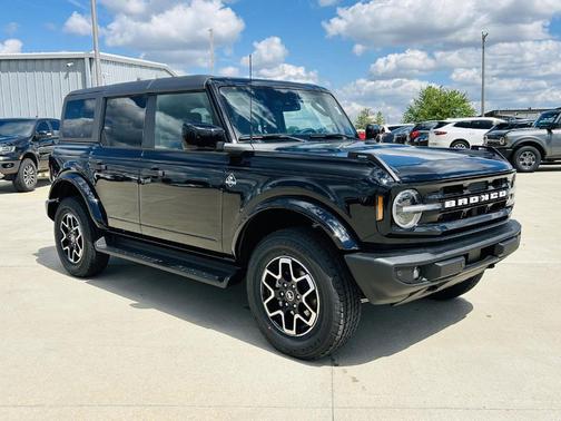 Shadow Black 2026 Ford Bronco Outer Banks