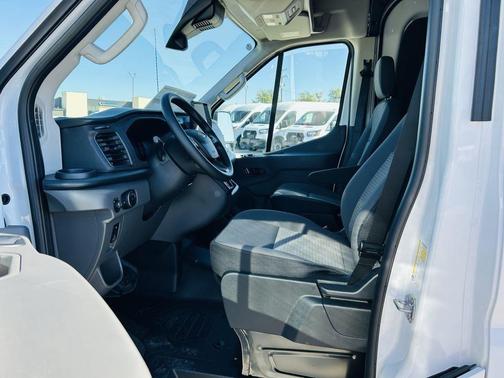 2026 Ford Transit-250 148 WB Medium Roof Cargo
