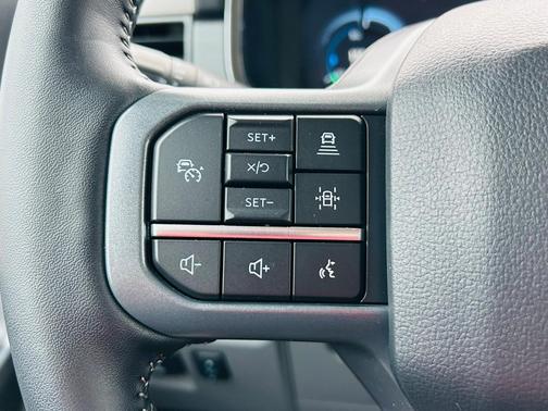 2023 Ford F-150 Lightning XLT