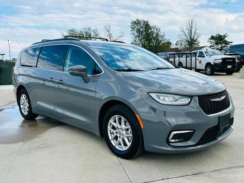 2022 Chrysler Pacifica Touring-L
