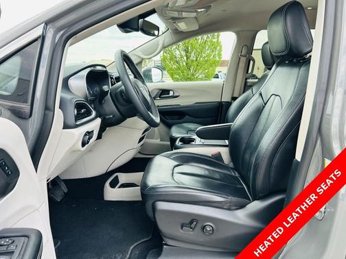 2022 Chrysler Pacifica Touring-L