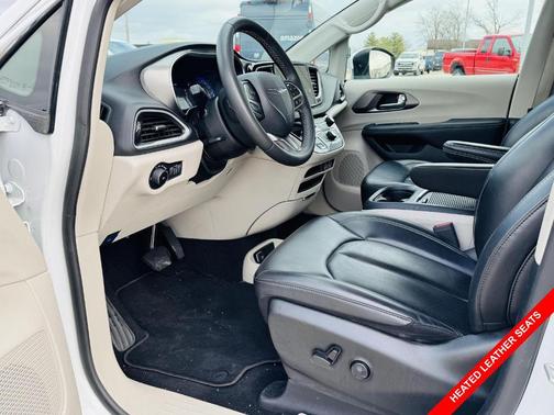 2023 Chrysler Pacifica Touring-L