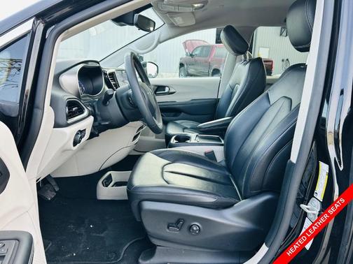 2024 Chrysler Pacifica Touring-L