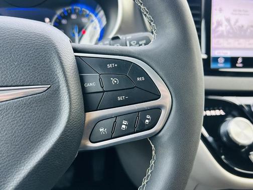 2024 Chrysler Pacifica Touring-L