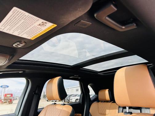 Burgundy Velvet Metallic Tinted Clearcoat 2024 Ford Edge Titanium