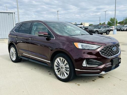 Burgundy Velvet Metallic Tinted Clearcoat 2024 Ford Edge Titanium