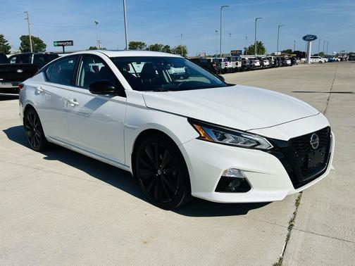2022 Nissan Altima 2.5 SR