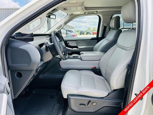 Star White 2025 Ford Expedition Active