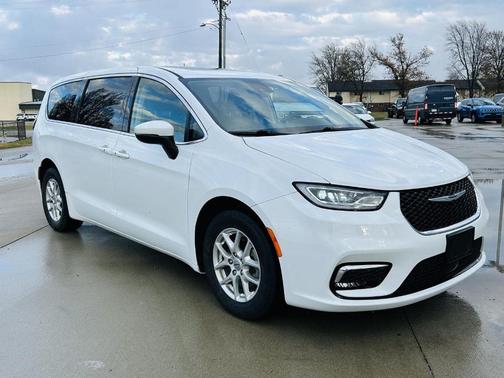 2023 Chrysler Pacifica Touring-L