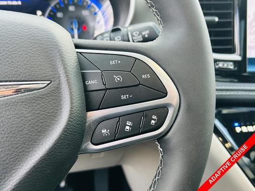 2023 Chrysler Pacifica Touring-L