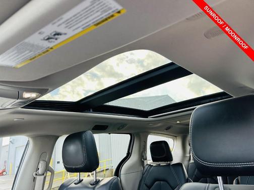 2023 Chrysler Pacifica Touring-L