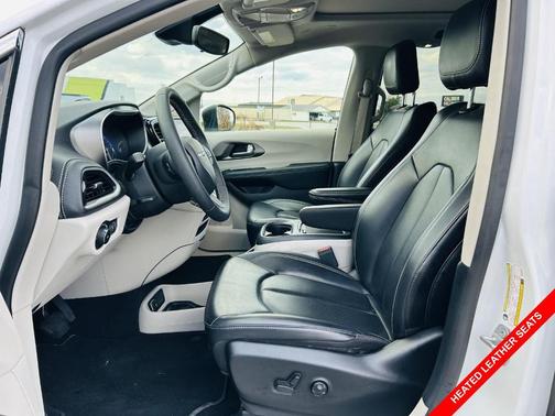 2023 Chrysler Pacifica Touring-L