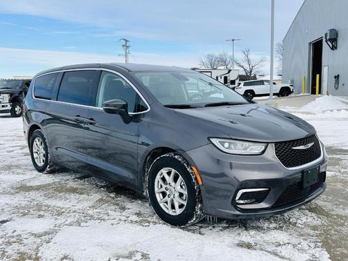 2023 Chrysler Pacifica Touring-L