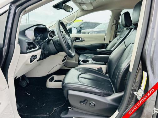 2023 Chrysler Pacifica Touring-L