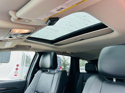 2012 Jeep Grand Cherokee Laredo