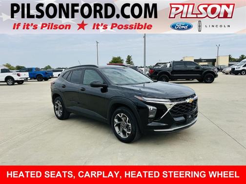 Mosaic Black Metallic 2025 Chevrolet Trax LT