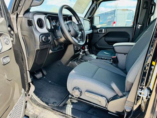 2025 Jeep Gladiator Sport