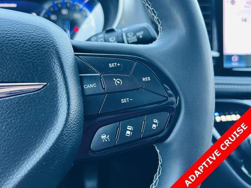 2023 Chrysler Pacifica Touring-L
