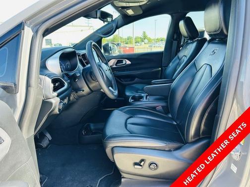 2023 Chrysler Pacifica Touring-L