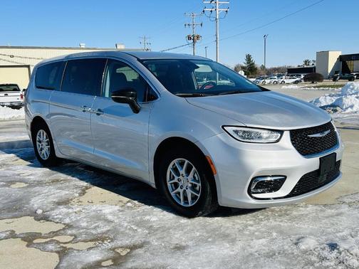 2024 Chrysler Pacifica Touring-L