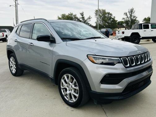 2022 Jeep Compass Latitude Lux