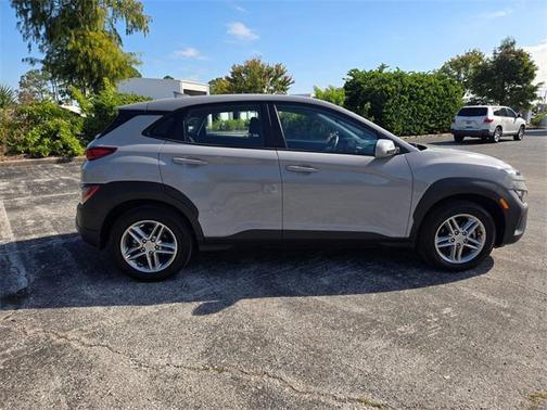 2022 Hyundai KONA SE