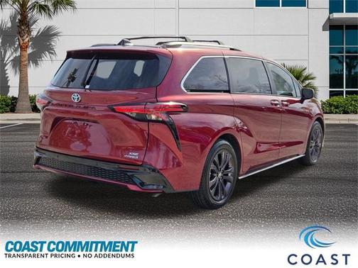 2022 Toyota Sienna XSE 7 Passenger