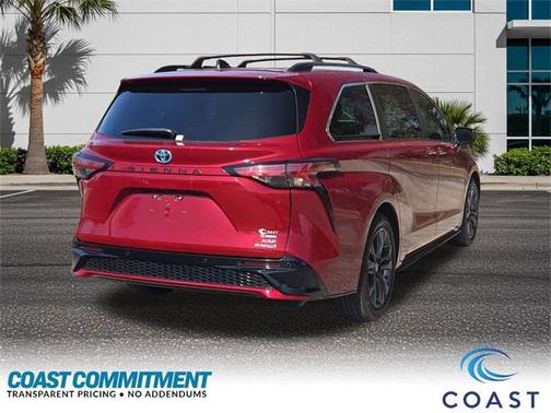 2022 Toyota Sienna XSE 7 Passenger