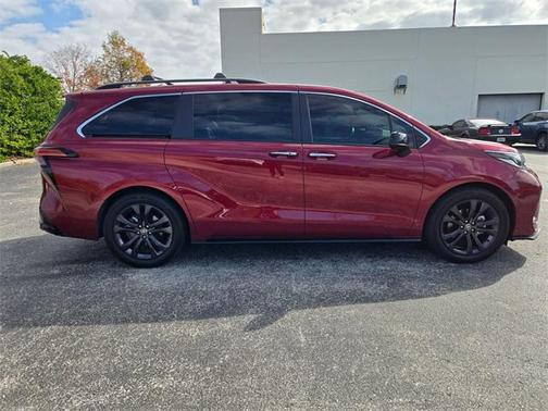2022 Toyota Sienna XSE 7 Passenger