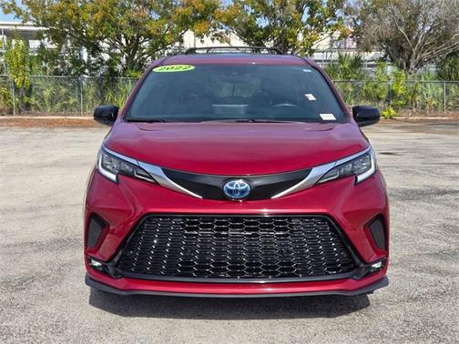 2022 Toyota Sienna XSE 7 Passenger