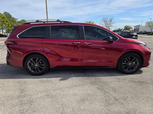 2022 Toyota Sienna XSE 7 Passenger